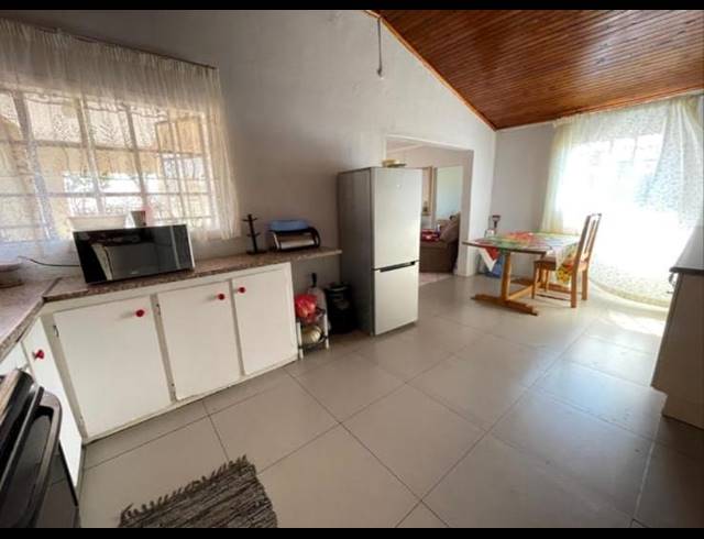 4 BEDROOM HOUSE FOR SALE IN FERNWOOD
